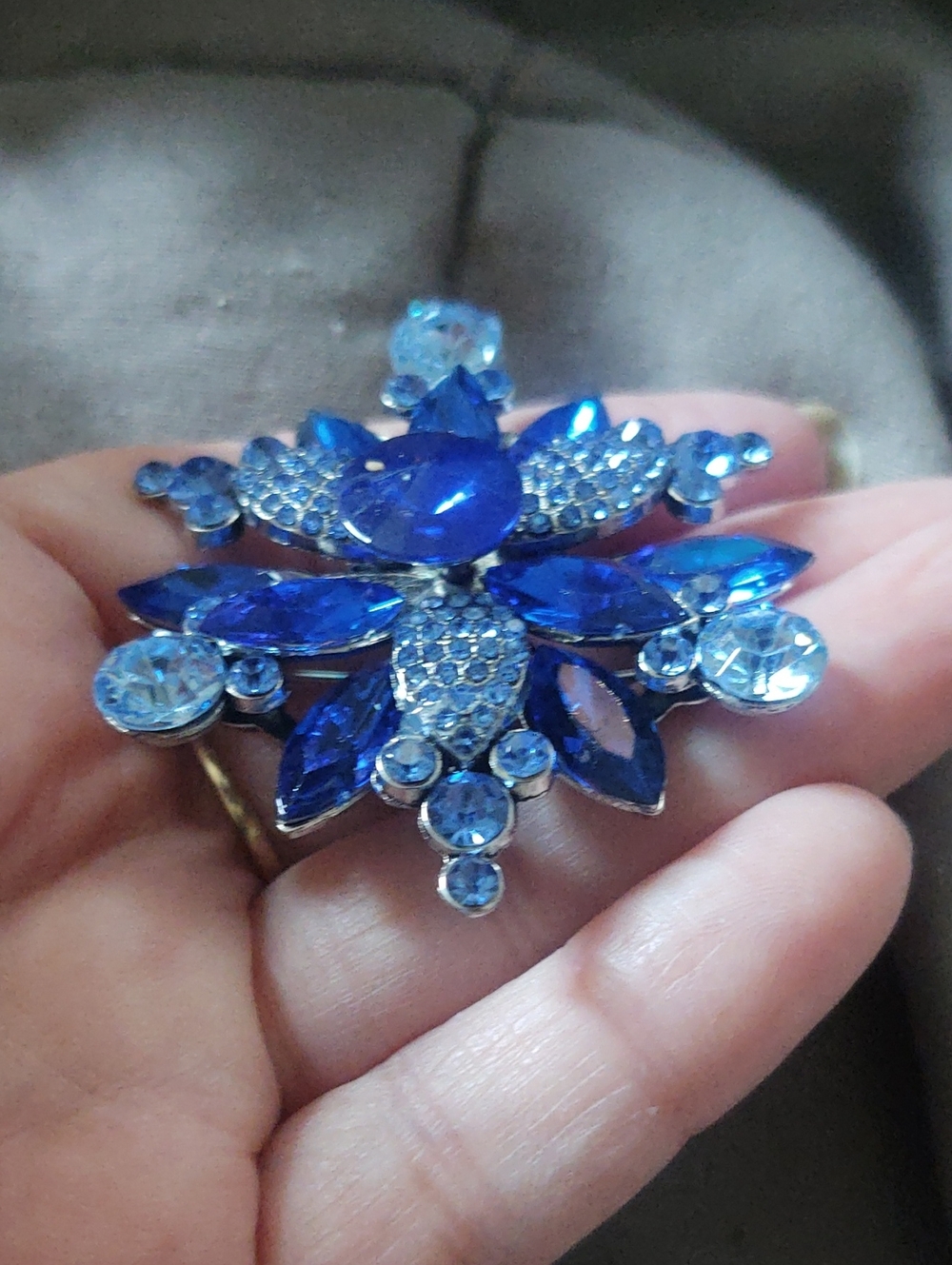 Blue Rhinestone Flower Brooch - Picture 3 of 4